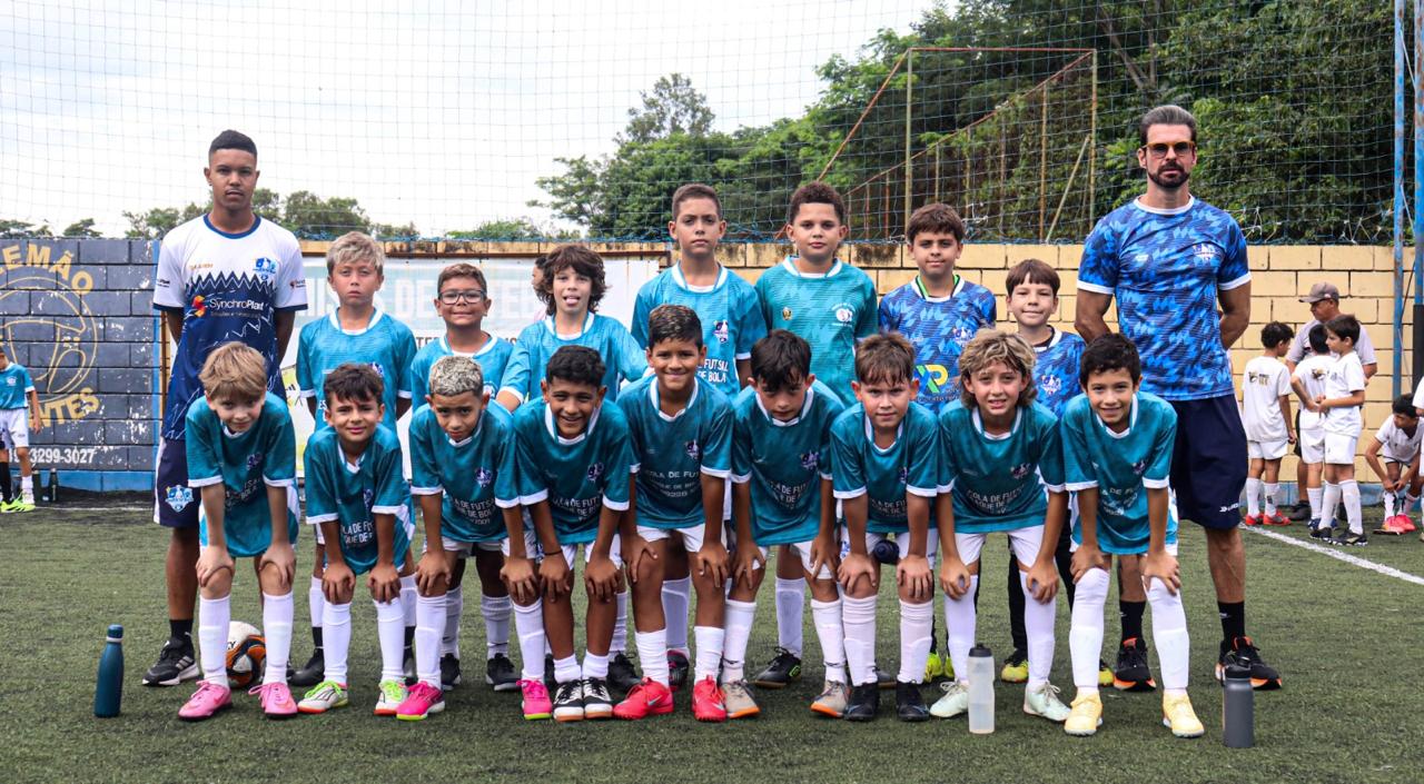 Equipe da Craque de Bola unida antes do jogo